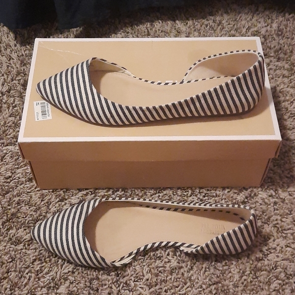 Forever 21 striped flates - Picture 2 of 3